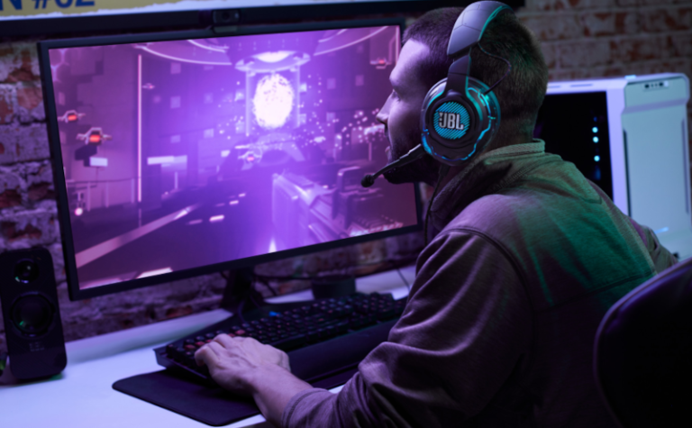 JBL_Quantum_ONE_Lifestyle1