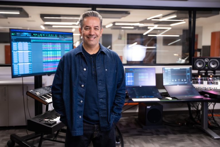 Desde Guatemala a Los Grammys Talento con Impacto Global Charla con Manny Marroquín-1