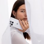 motorola_edge_70_pantone_cloud_dancer_3